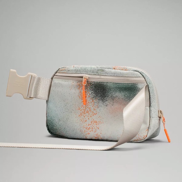 🍋 Lululemon 🍋 Everywhere Belt Bag Spray Camo - Picture 4 of 11